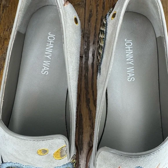 Johnny Was
Dragon-Embroidered Suede Smoking Loafers Women’s size 8 - Picture 9 of 11